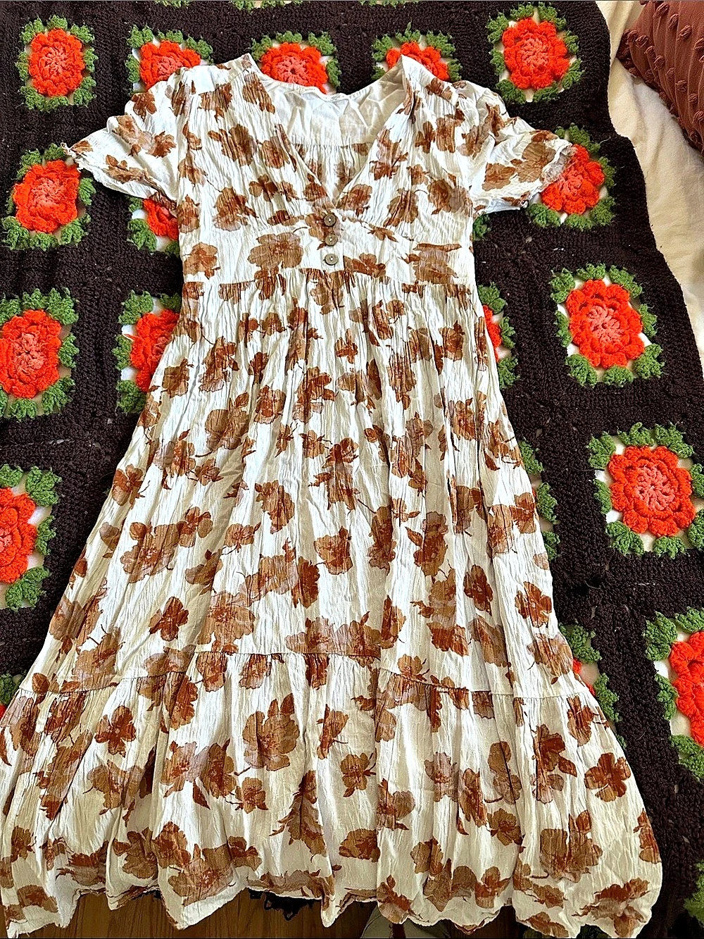 Altura State Floral Maxi Dress in White & Brown Size Large
